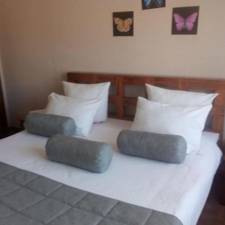 Galirad Hotel Ustʼ-Kamenogorsk Quarto foto
