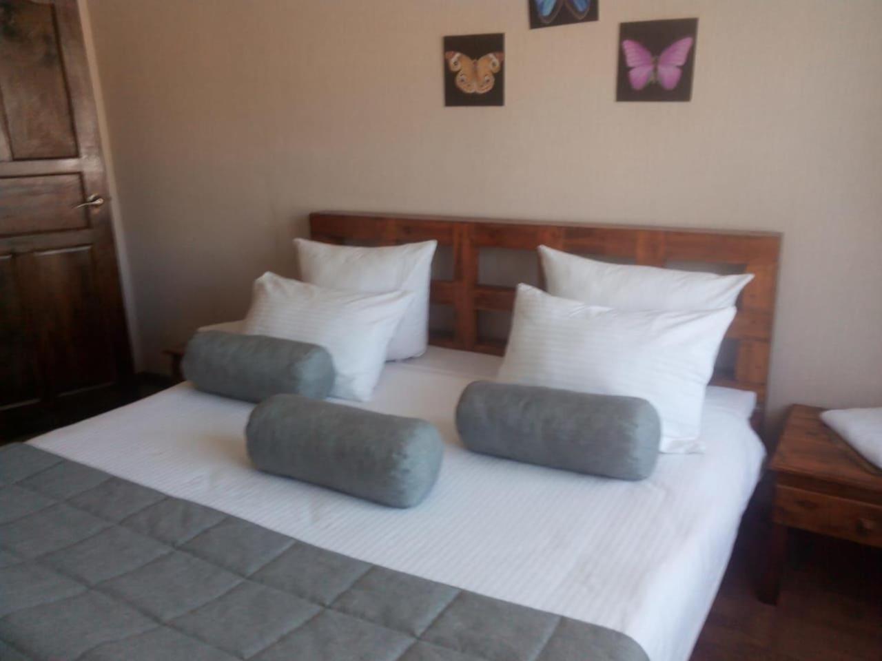 Galirad Hotel Ustʼ-Kamenogorsk Quarto foto