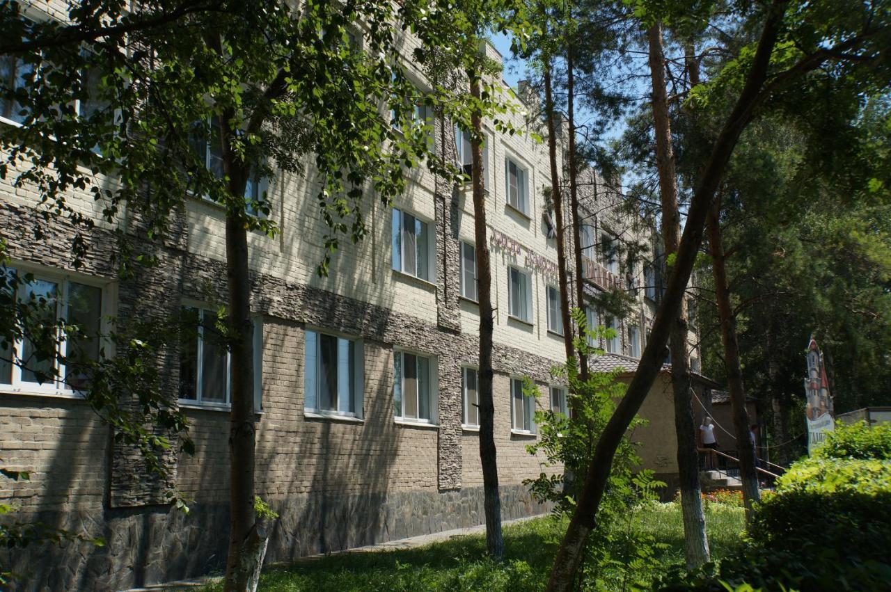 Galirad Hotel Ustʼ-Kamenogorsk Exterior foto