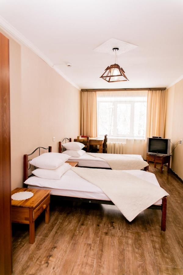 Galirad Hotel Ustʼ-Kamenogorsk Quarto foto